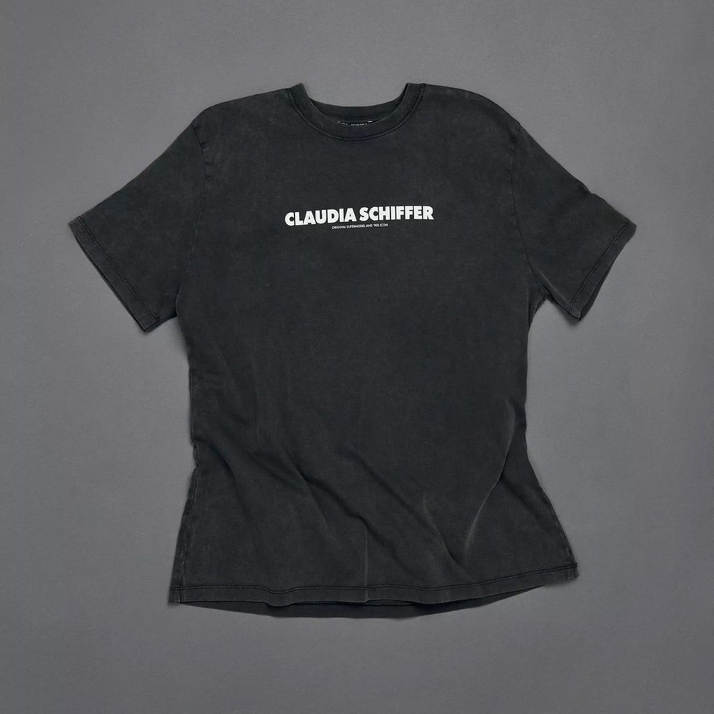 AGOLDE Parker Distressed Denim Shorts & CLAUDIA SCHIFFER WASHED T-SHIRT - Picture 4 of 5